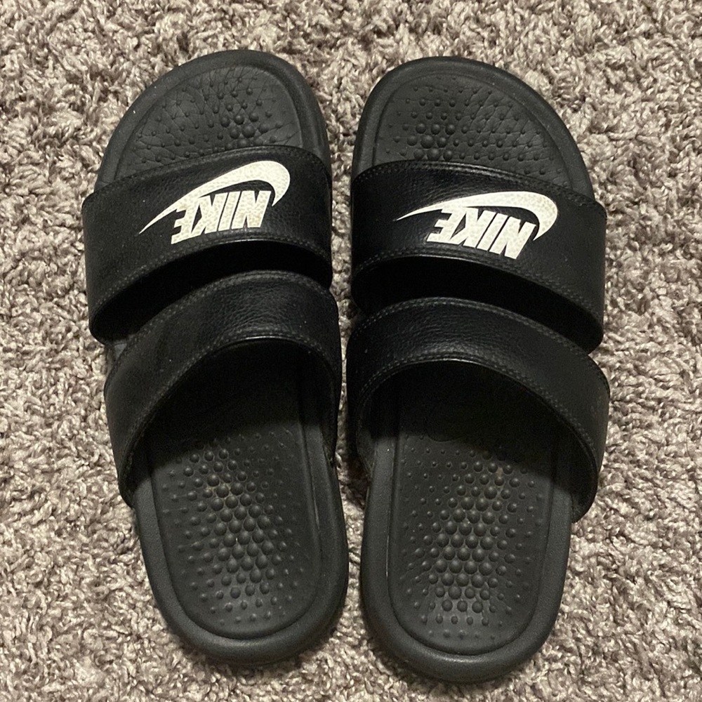 Nike Benassi Slides